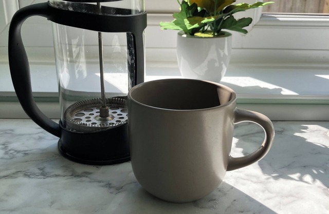 Smart, conveniently located 2 bed garden flat in Colliers Wood.