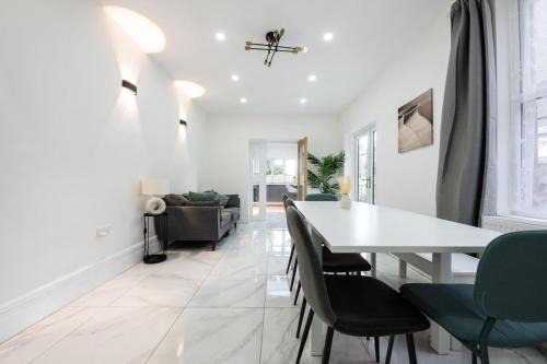 Smart TV | WiFi | Free Parking