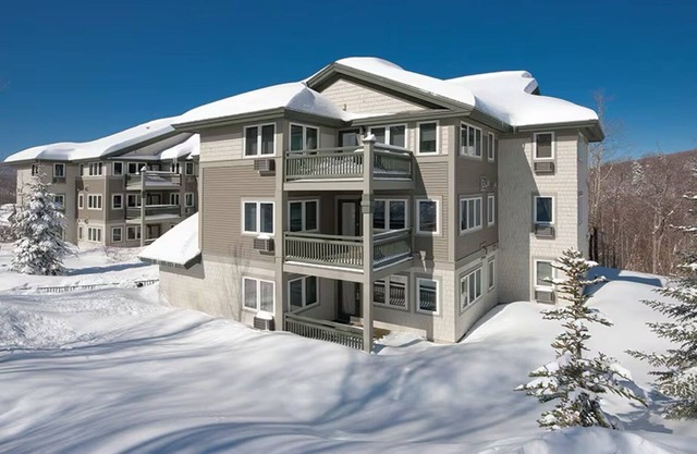 Smugglers Notch Awarded #1 Resort in the East by SKI Magazine 2023 3BR/2BA Delux