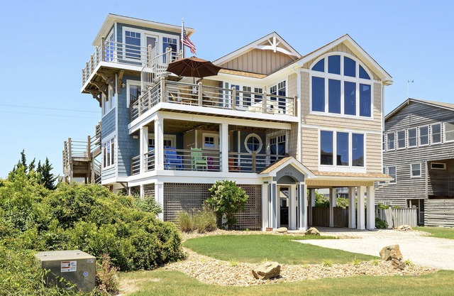 SN10212-Remarkable with private pool, observation room, 4 BRs and pool table.