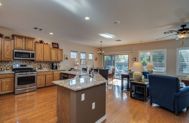 SNOW BIRDS WELCOME Charming 3-bedroom house Del Webb 55+ Community Sahuarita