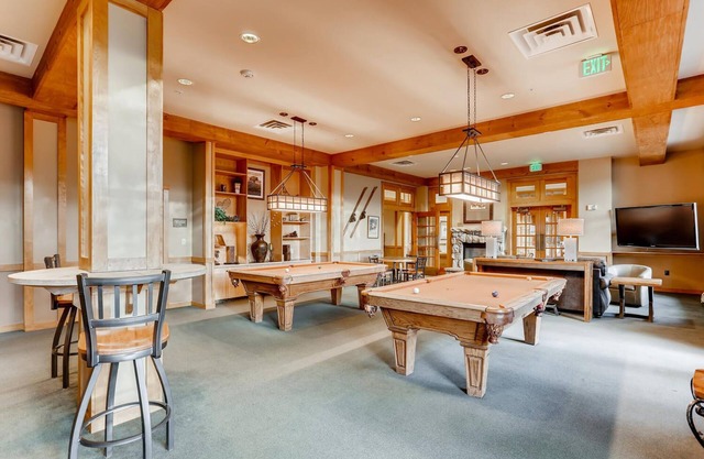 Snow Life - 2bed/2bath Walk to Ski + Pool/Hot Tub