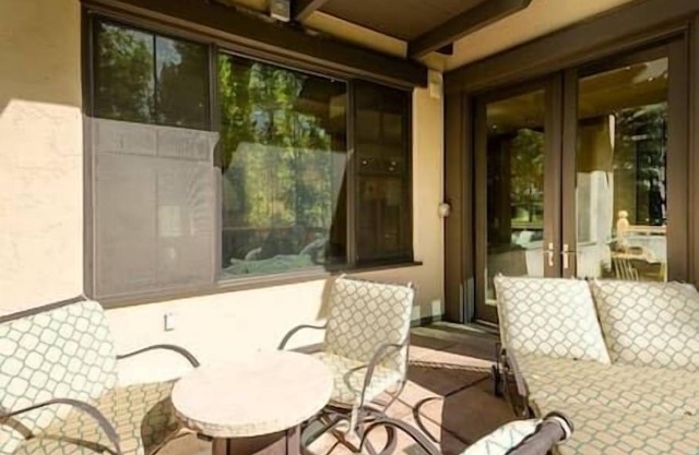 Snowmass Home 4/4 Bedroom, Hot Tub, Fireplace!