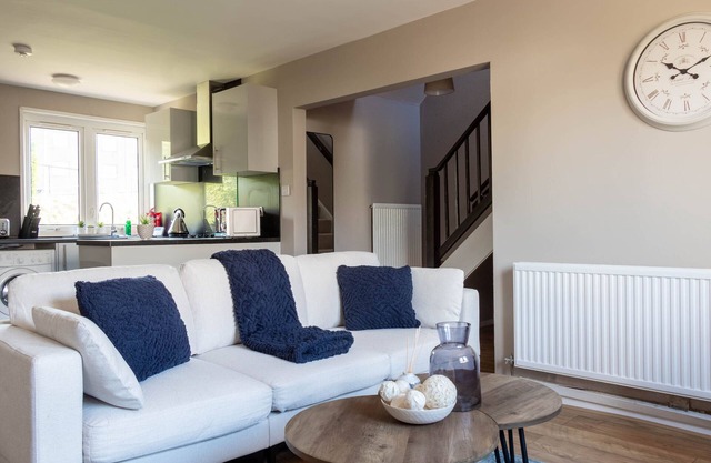 Snug Modern Home in Clydebank