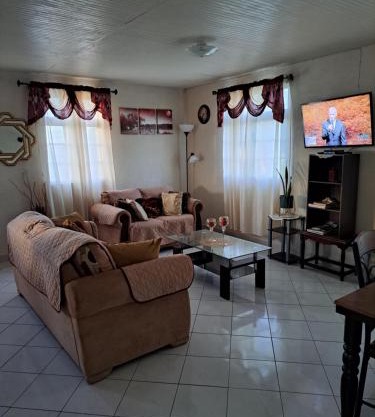 So-neez Top floor apt