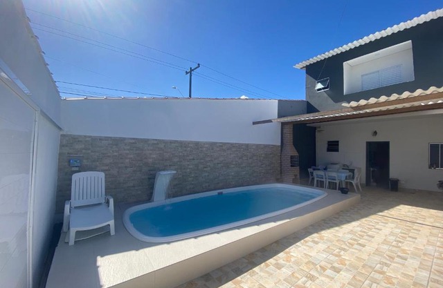 Sobrado com piscina e área gourmet na praia da Enseada