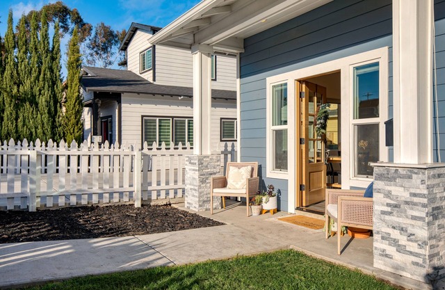 SoCal Cottage by AvantStay | Near Gaslamp + Firepit