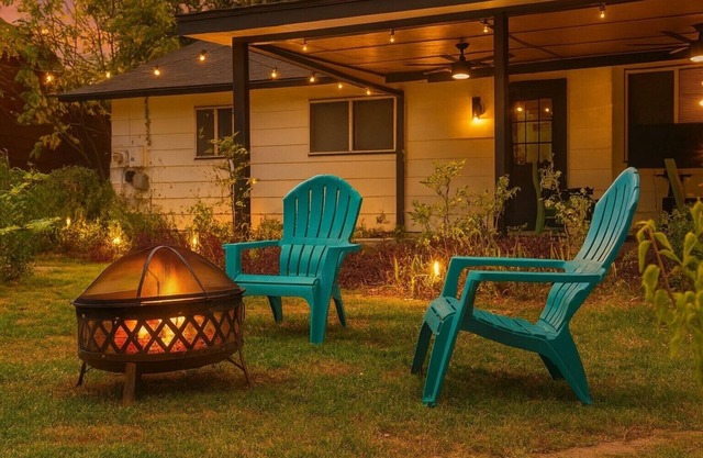 SoCo Getaway 🌟 3BR/4 Beds 🏊‍♀️ Cowboy Pool ❤️ 5 min to Downtown/SoCo