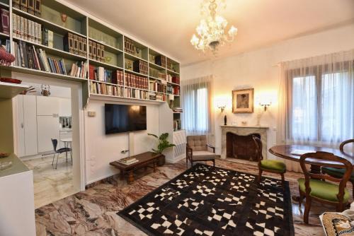 Soderini Splendor: First Floor Palazzo Charm at Castello Square