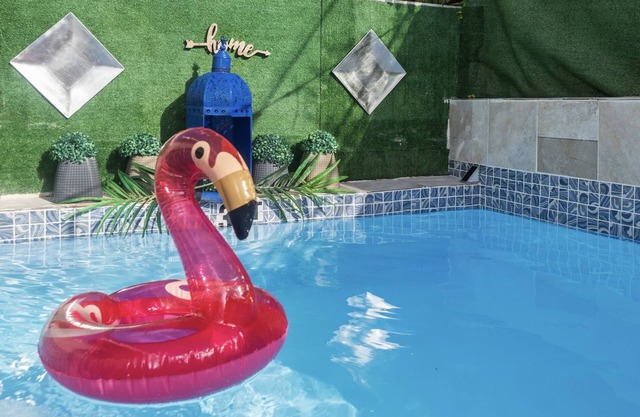 Solars Panels & Pool- 5 Miles San Juan AiRpOrT & Beach 14 guest- Specials Rates