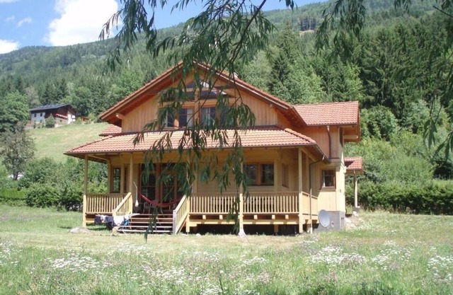 Solid wood house with a fireplace, sauna and five bedrooms