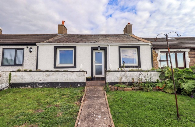 SOLWAY VIEW, family friendly, with a garden in Whitehaven