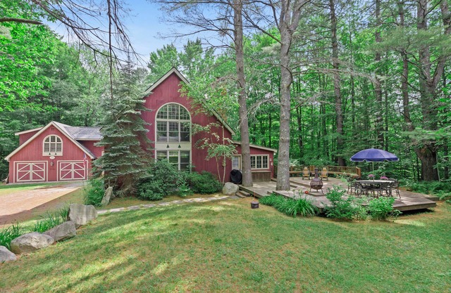 Something for everybody! This house is a crowd pleaser!n6 Bedrooms/Sleeps 13!