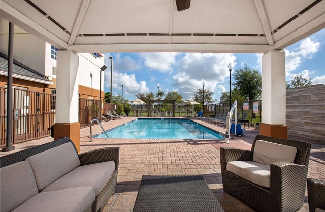 Sonesta Simply Suites Miami Airport Doral