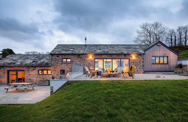 Songbirds | Luxury Barn Conversion in Secluded Surrounds | Pet Friendly