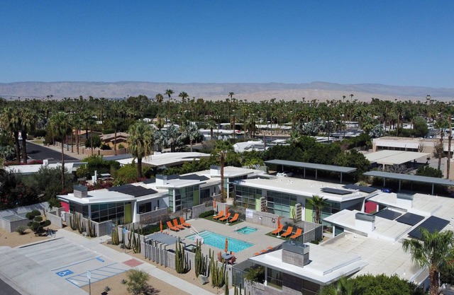 Sophia Palms - 2br mid-century modern condo