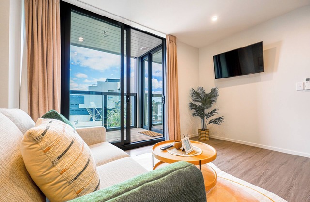Sophisticated One-Bedroom Hotel Suite in Parnell