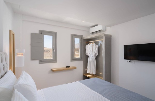 Sophisticated Santorini Suite | Two.