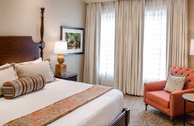 Sophisticated Suite Ideal for Farm-to-Table Dining Experience 75!