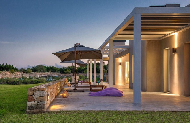 Sophisticated Villa With Natural Interior Modern Design