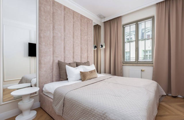 Sopot downtown luxury apt Monte Cassino St, 1 min walk to pier & beach