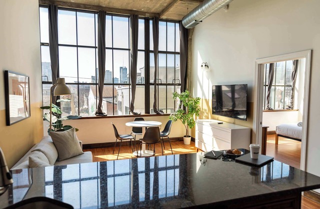 Sosuite | 2BR Apt w W/D, Gym, On-Site Restaurant