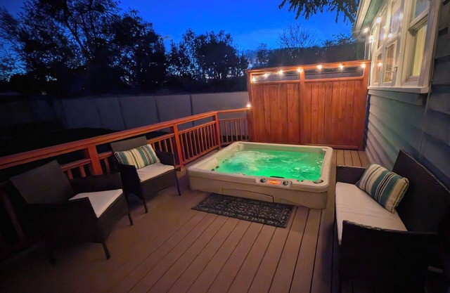 Soul-warming Historic home - Private hot-tub, yard, Parks, 6min to downtown SLC.