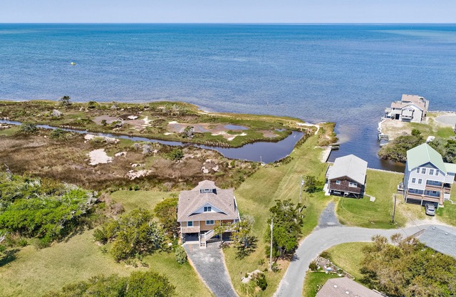 Sound-front house with private washer/dryer, central AC, and private hot tub