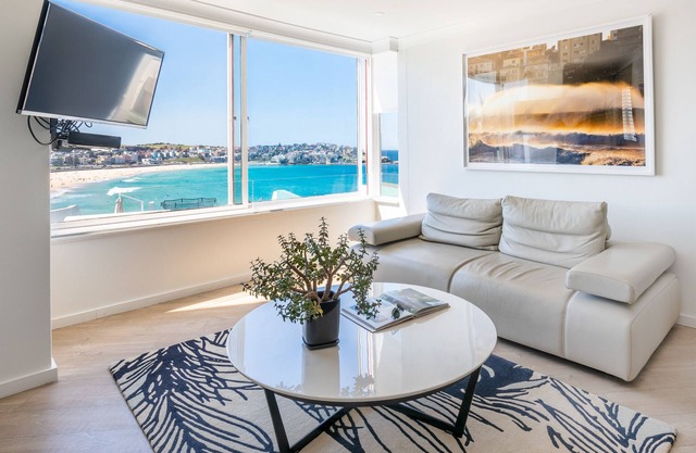 Sound of Waves in Bondi