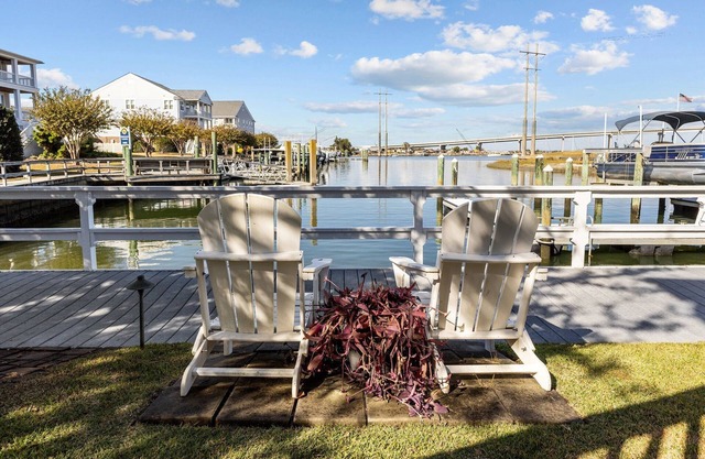 Sound Side Studio Apartment with Boat Slip (Bridgeview on Broad)