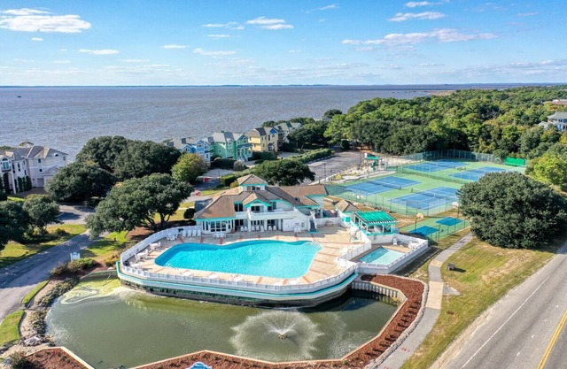 Soundside home in Corolla w/pool, hot tub, & plenty of community amenities!