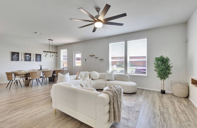 South Austin Boho House 4BR, 2.5BA +SPA, Pool and lazy river