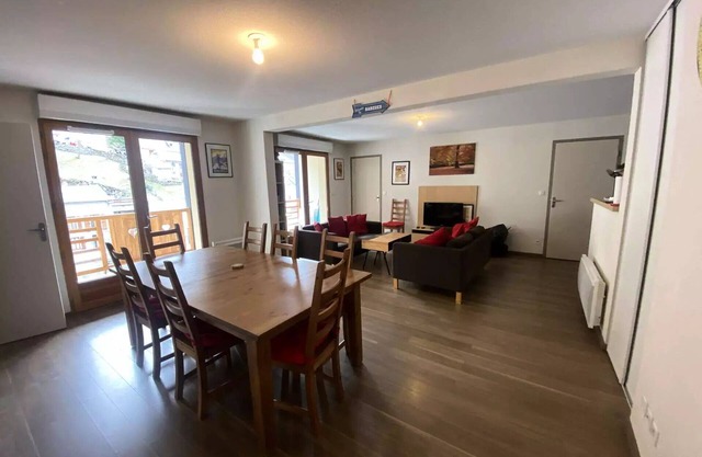 South-facing 8-bed apartment with WIFI