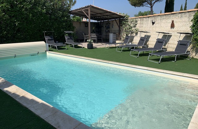 South-facing air-conditioned house in the heart of Provence