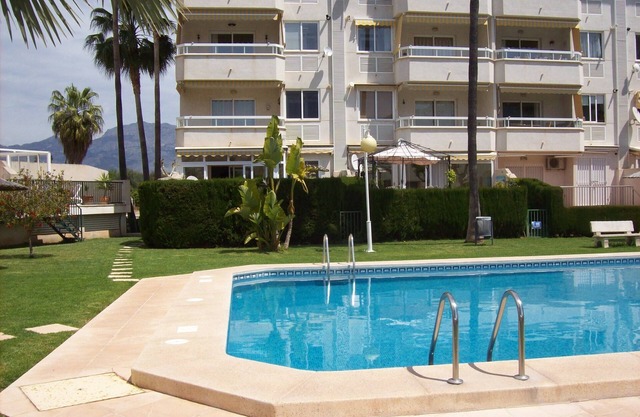 South-facing apartment in a well-kept residential complex for 6 people