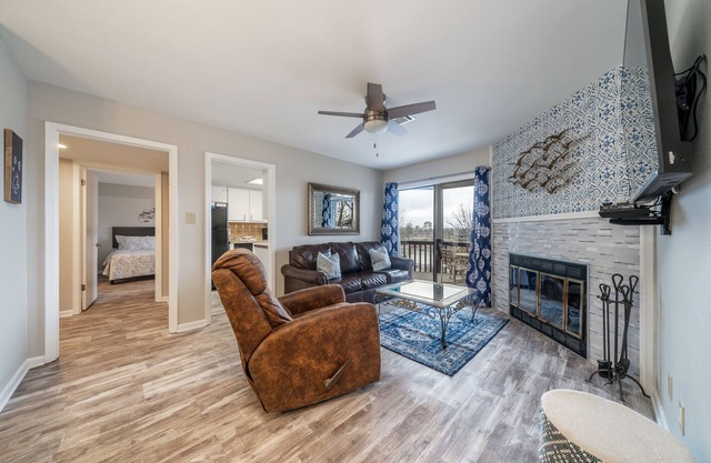 South Shore Updated 2 Bdrm! Gameroom/Indoor Hot tub! Super Amenities! Sleeps 8!