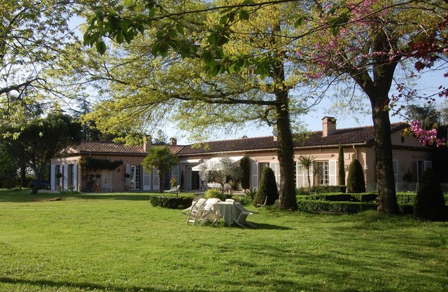 SOUTH-WEST MANSION HOUSE LARGE STANDING WITH SECURED SWIMMING POOL AND PARK ARBORE