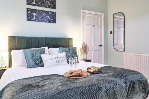 Southend Large 4 Bed Contractors and Families Welcome Sleeps 8 Free Parking