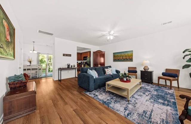 Southern Oak Cottage