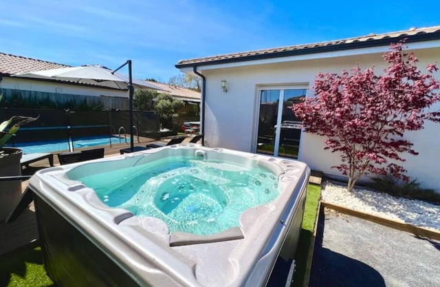 Spa, Climatisation, Piscine Chauffée, Pétanque