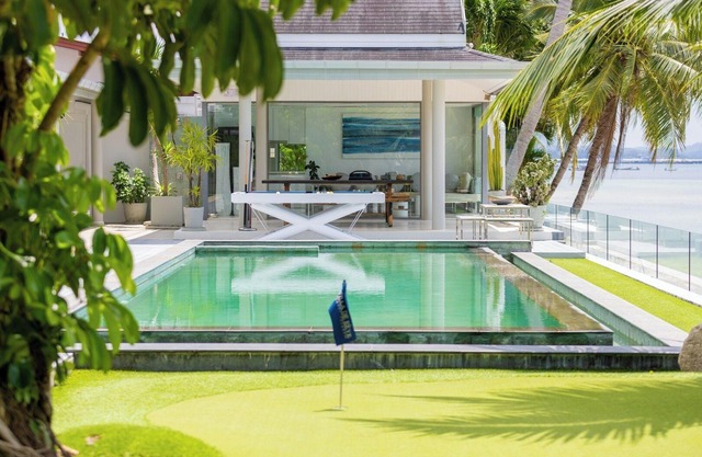 Spacious 6-bedroom Beachside Villa in Wonderful Koh Samui with Stunning Views
