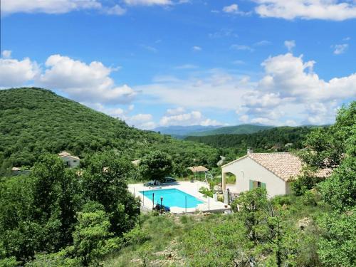Spacieuse villa à Saint-Jean-du-Pin avec piscine privée