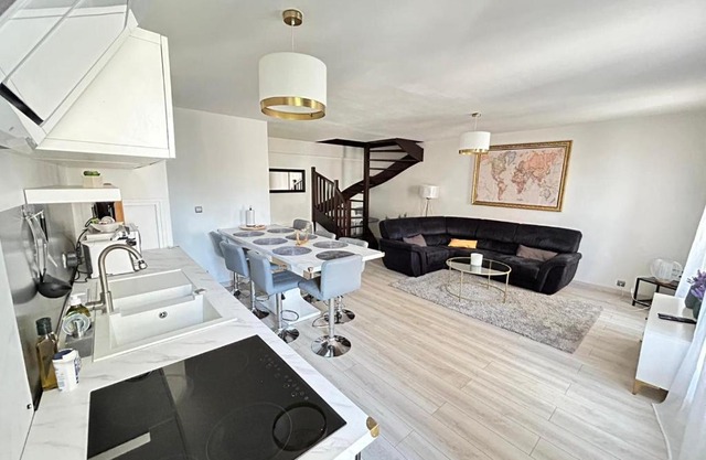 SPACIEUX DUPLEX PRES DES QUAIS DE SEINE LINGE MAISON FOURNI PARKING GRATUIT 4 CHAMBRES bienvenue à vous