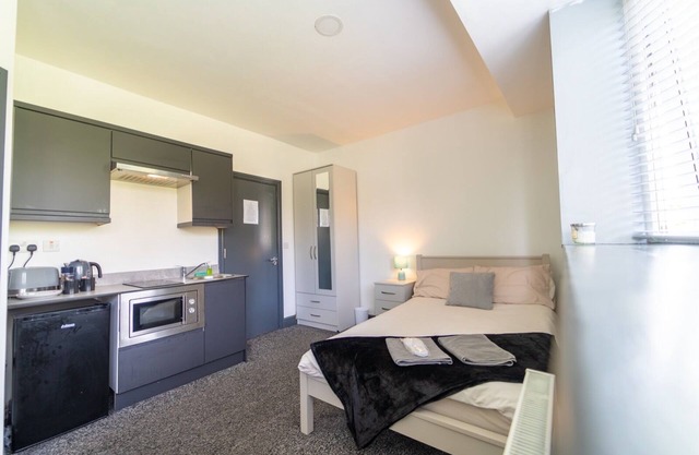 Spacious 1-Bed Studio in Birmingham