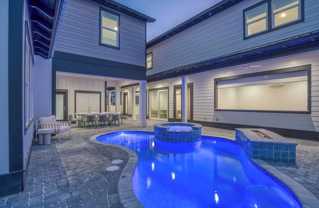 Spacious 10-bedroom house with carriage. Pool and spa with Deeded beach access!