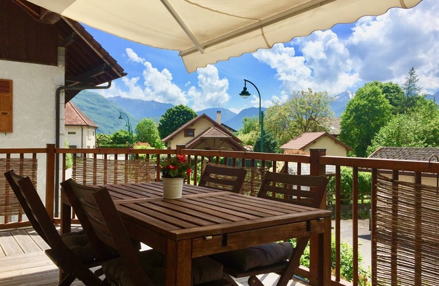 Spacious 1st floor apartment on Lake Annecy