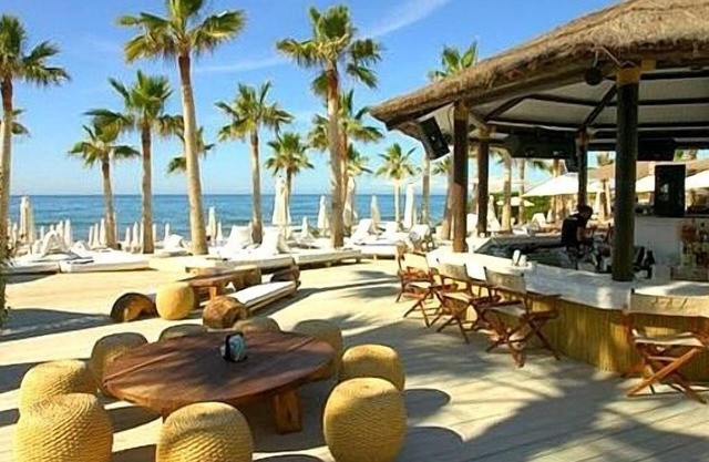 Spacious 2 bedroom apartment, great pool, 150m from beach, part of Alanda Club
