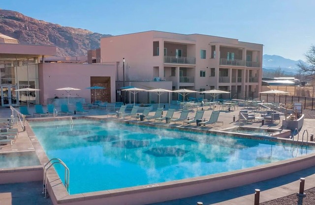 Spacious 2-bedroom condo with AC, WiFi in Magical Moab