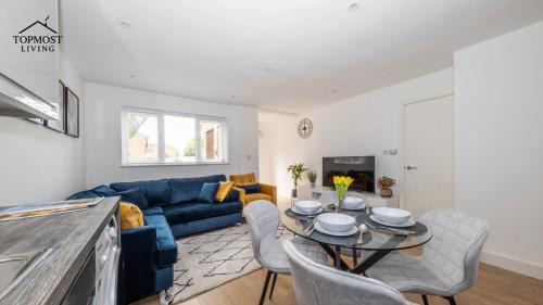 Spacious 2 bedroom home, Contractors friendly and free parking