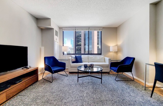 Spacious 2 Bedroom, 40-Min Train to Midtown NYC